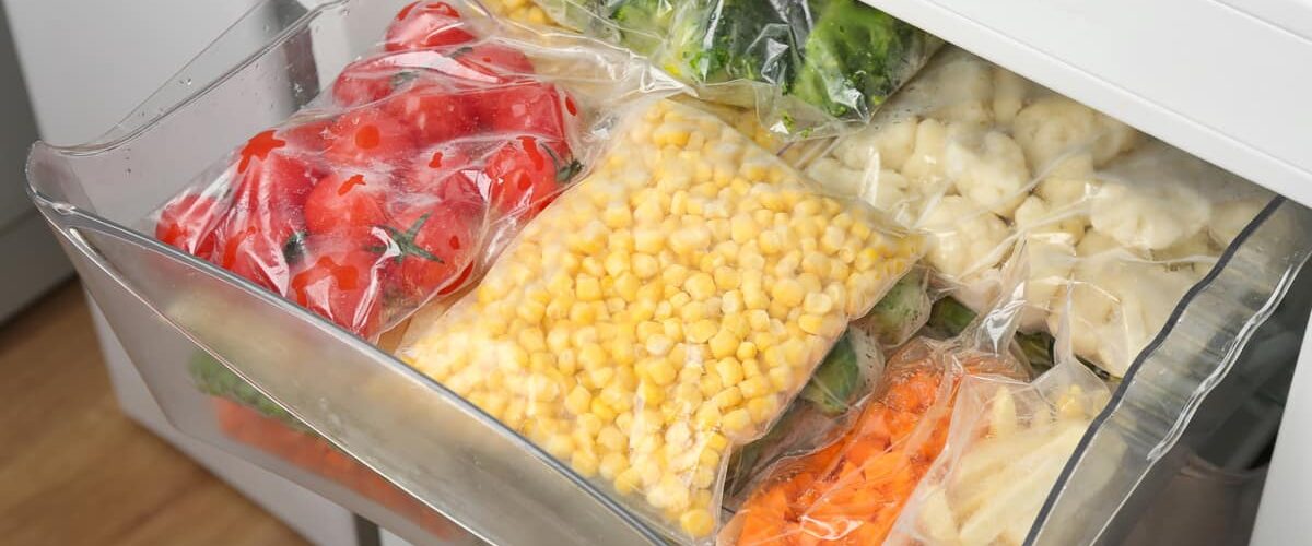 Porque no debes guardar verduras en bolsas de plástico dentro del